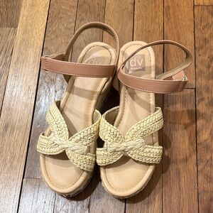 DV by Dolce Vita Women's Tan and Beige Sandals